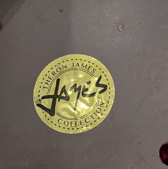 Festive Santa Claus Holiday Figurine - Picture 7 of 9